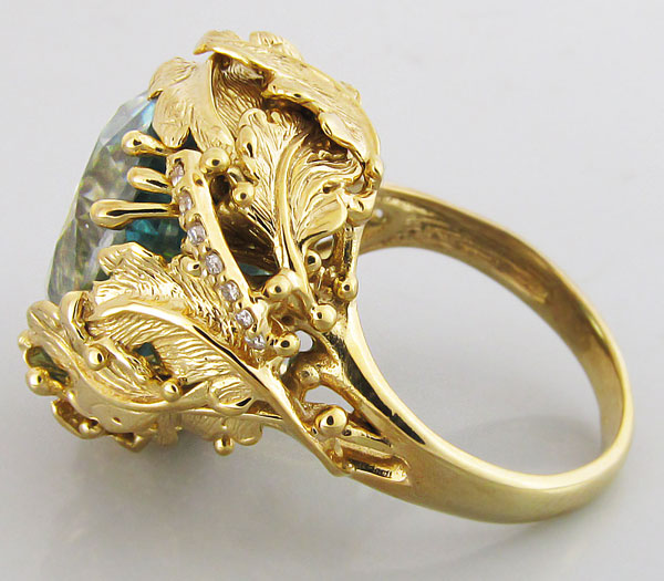 Кольцо с красивейшим цирконом и бриллиантами
