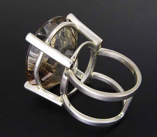 Кольцо с чистейшим империал топазом и бриллиантами