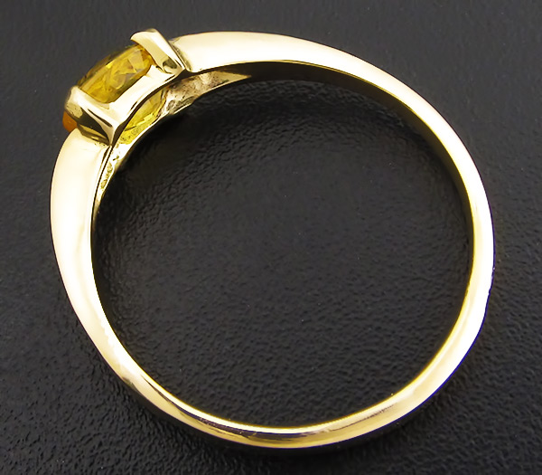 Кольцо с золотистым сапфиром