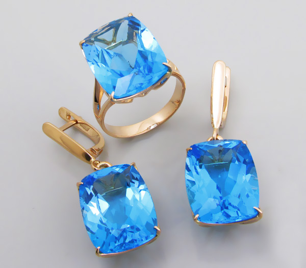 Комплект (кольцо + серьги) с голубыми топазами