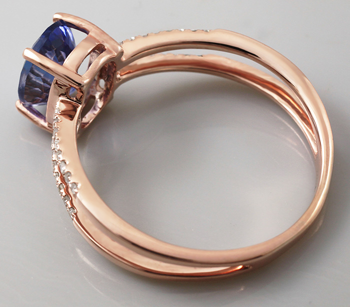 Кольцо с чистейшим танзанитом и бриллиантами