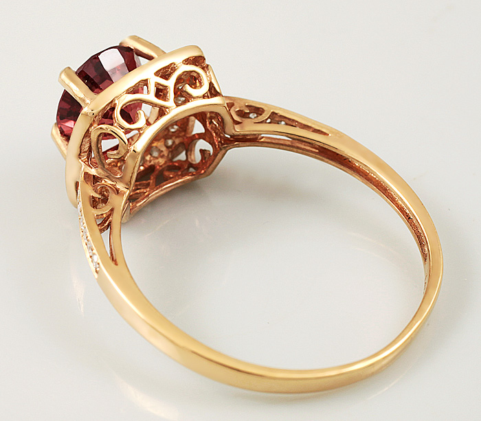 Кольцо с красивейшей бирманской шпинелью и бриллиантами