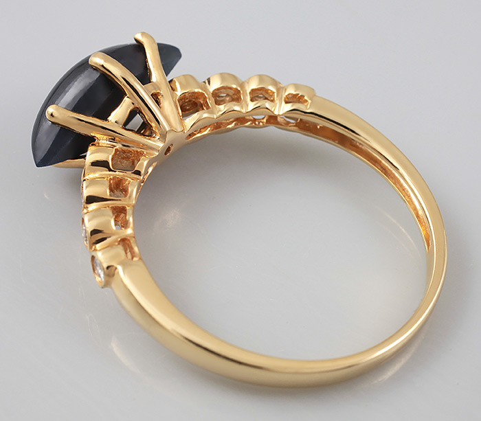 Кольцо со звездчатым сапфиром и бриллиантами