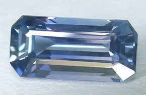 Кольцо с чистейшим голубым сапфиром и бриллиантами