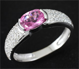 Кольцо с розовым сапфиром и бриллиантами Золото
