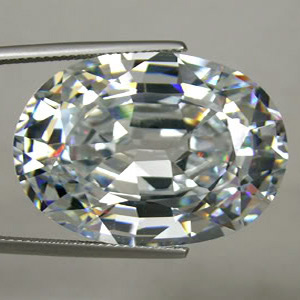 Кольцо с бесцветными цирконами и бриллиантами