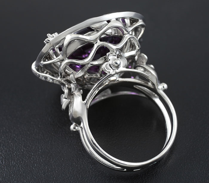 Комплект (кольцо + кулон) с уругваскими аметистами и бриллиантами