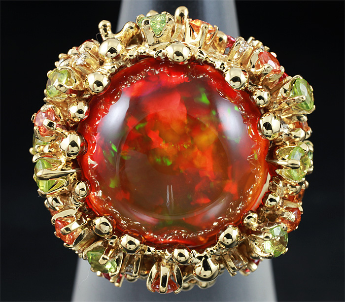 Кольцо с огненным эфиопским опалом, оранжевыми сапфирами, перидотами и бриллиантами