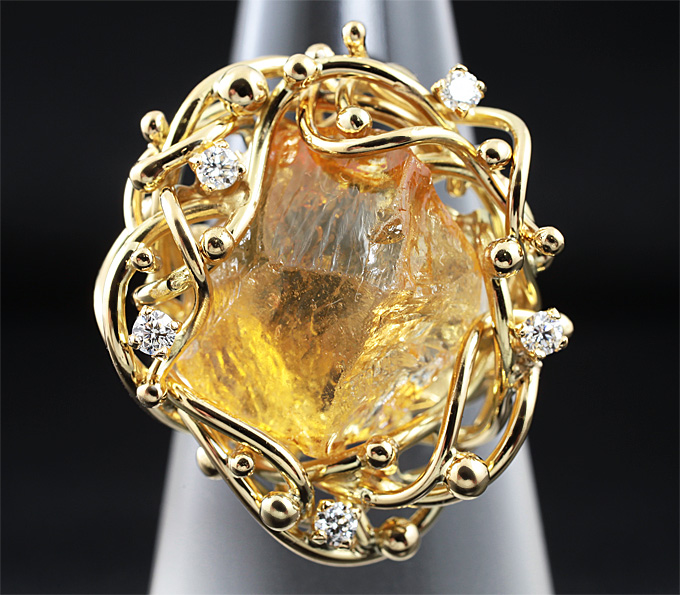 Кольцо с необработанным желтым опалом и бриллиантами