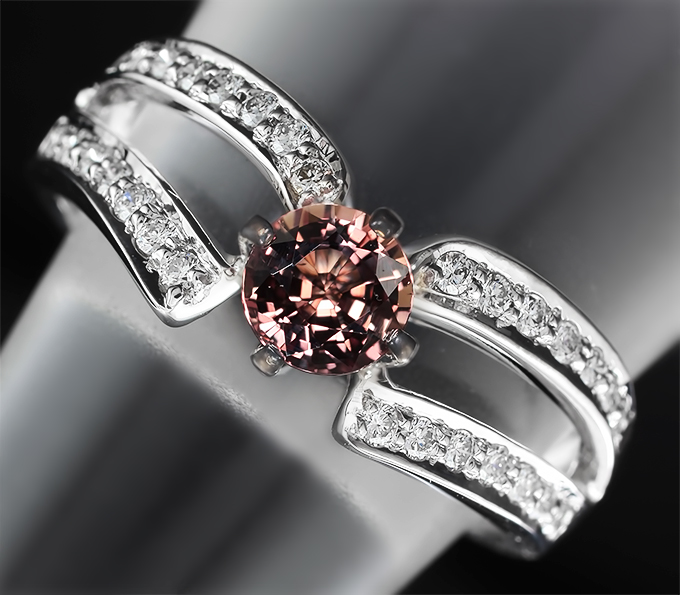 Кольцо с розово-оранжевым сапфиром и бриллиантами