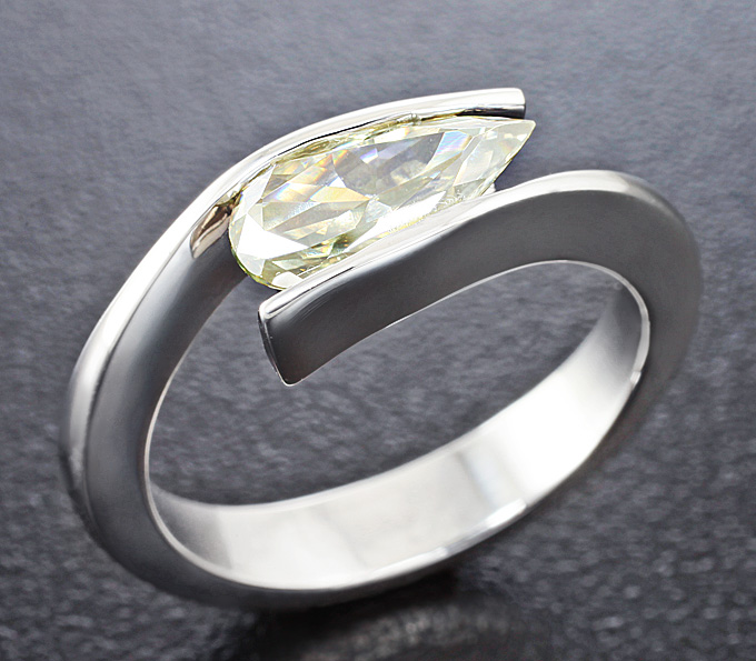 Серебро 925 Кольцо c муассанитом