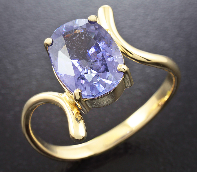 Кольцо с синим сапфиром со сменой цвета