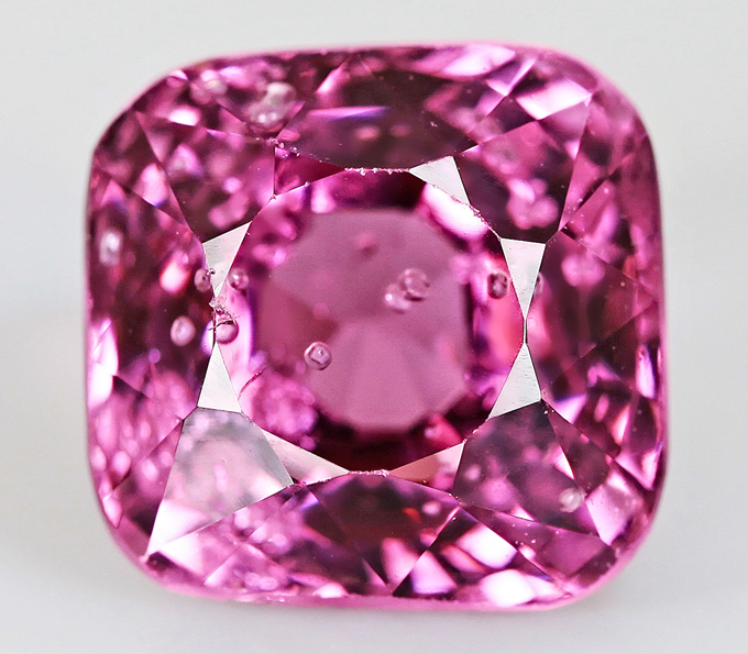 Топовый камень! Неоново-розовая шпинель 2,57 карат