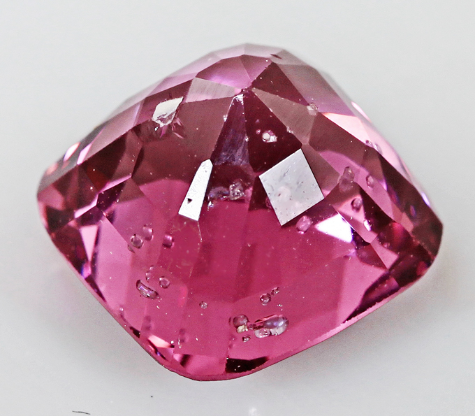 Топовый камень! Неоново-розовая шпинель 2,57 карат