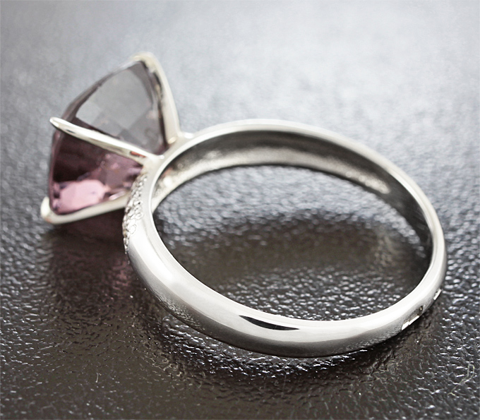 Кольцо с пурпурно-розовой шпинелью и бриллиантами