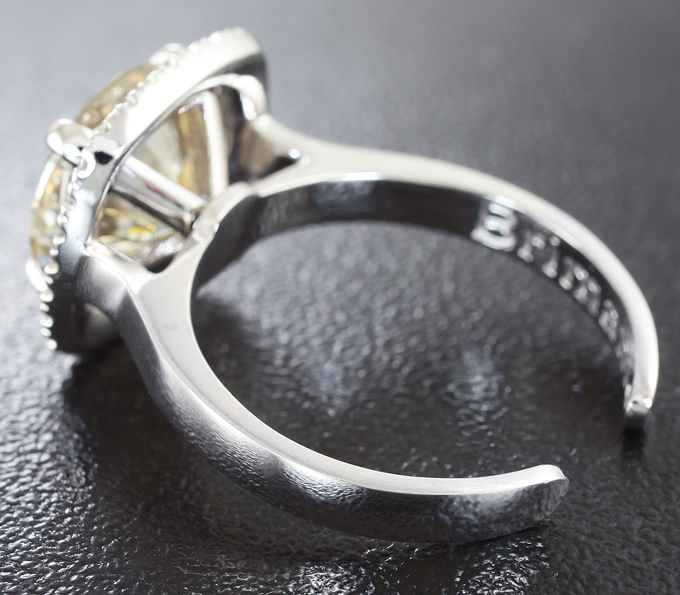 Кольцо с муассанитом и бриллиантами