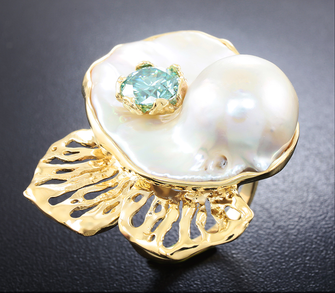 Кольцо с жемчужиной барокко и голубым брлиллиантом