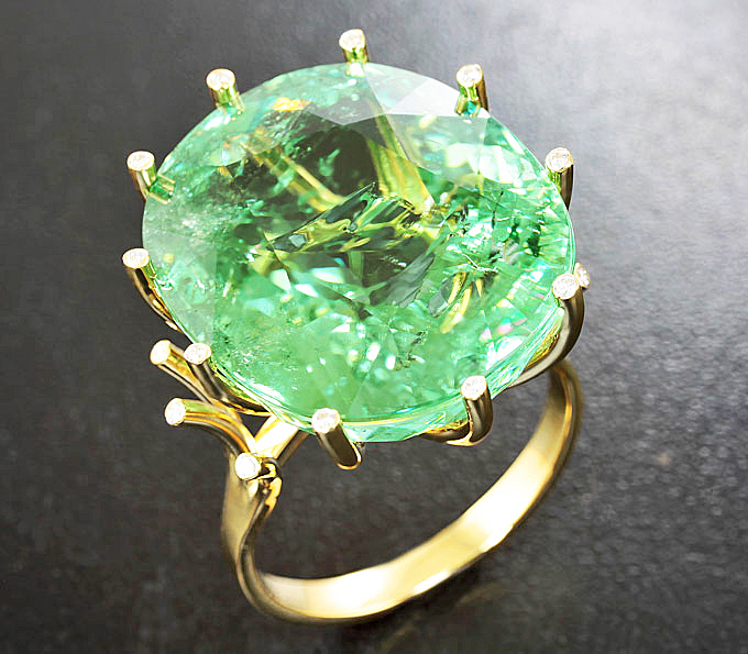 Кольцо с крупным турмалином и бриллиантами