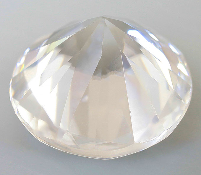 Чистейший бесцветный циркон бриллиантовой огранки 3,31 карат
