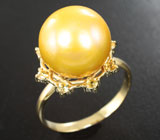 Кольцо с золотистой морской жемчужиной и желтыми сапфирами