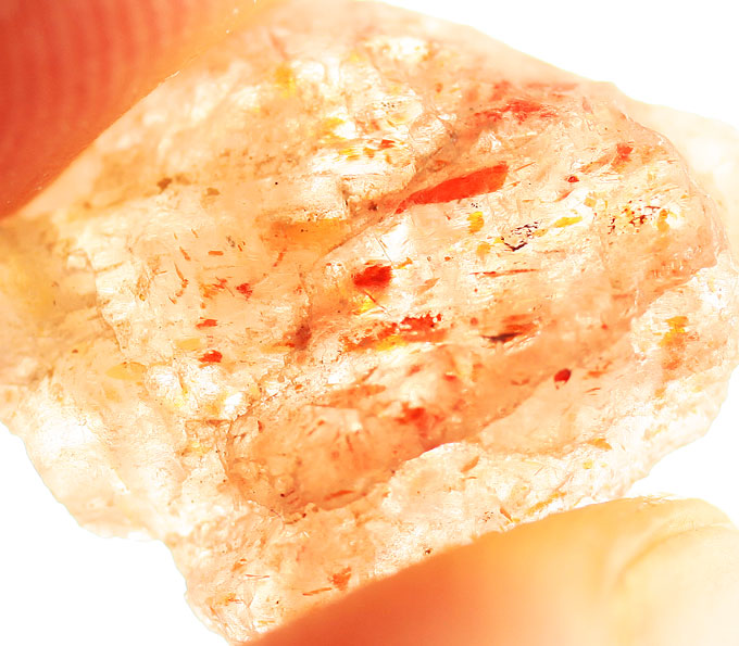 Необработанный солнечный камень 6,57 карата