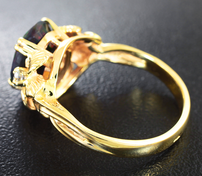 Кольцо с ограненным черным опалом и бриллиантами