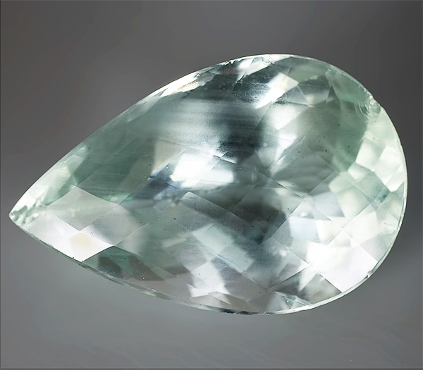 Кольцо с эксклюзивным голубовато-зеленым бериллом и бриллиантами