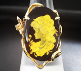Кольцо с янтарной камеей и желтым сапфиром
