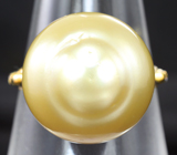 Кольцо с желтой морской жемчужиной и лейкосапфирами