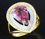 Кольцо с розовым турмалином 3,63 карата и перламутром Золото