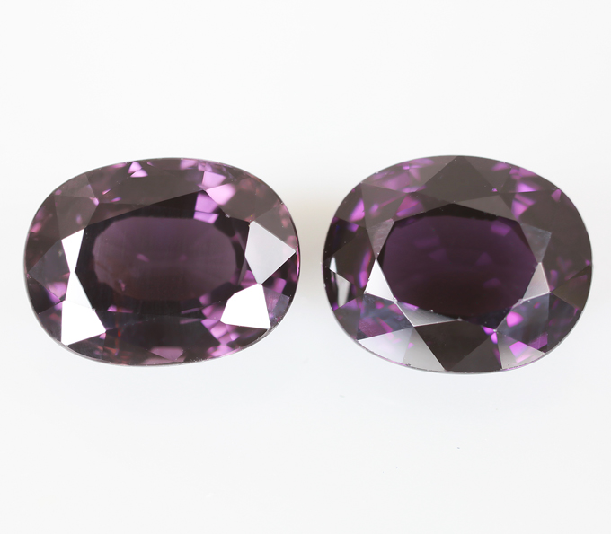 Пара пурпурных шпинелей со сменой цвета 4,72 карата