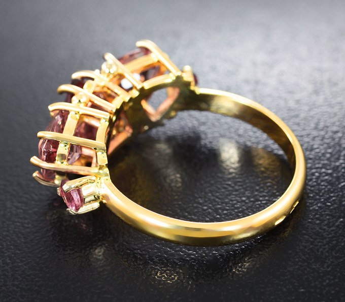 Кольцо с апатитами падпараджа 4,11 карата, шпинелями и бриллиантами