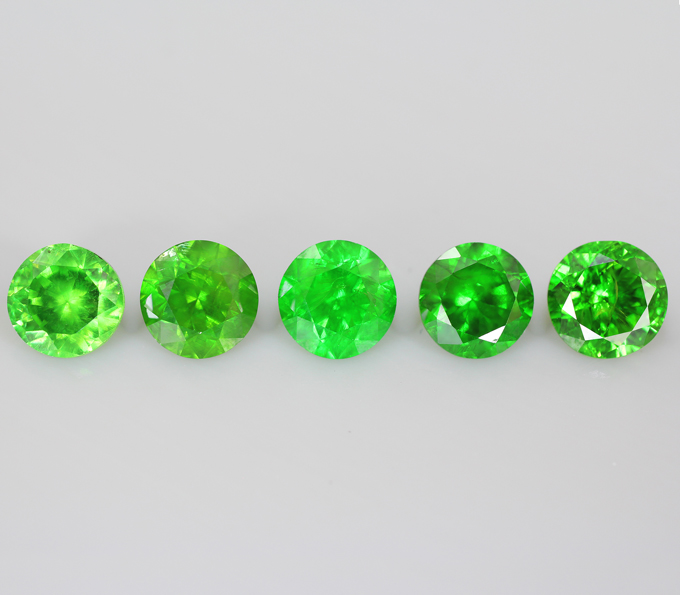 Пять лучших оттенков зеленого в одном наборе уральских демантоидов 1,74 карата
