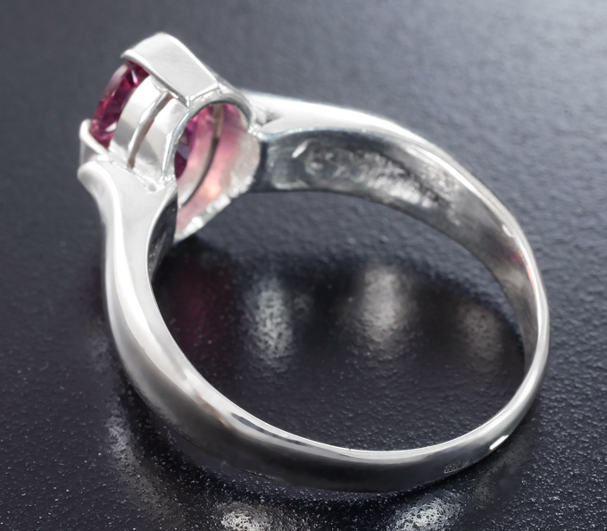 Кольцо с неоново-розовым турмалином 2,35 карата