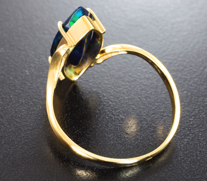 Кольцо с ограненным черным опалом 2,06 карата и бриллиантами