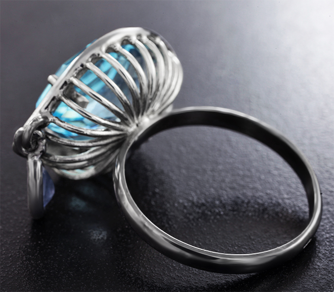 Кольцо с топазом авторской огранки «Mordor Eye» 8,1 карата, голубым и синими сапфирами
