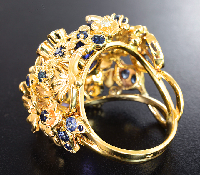 Кольцо с танзанитом 8,41 карата, синими сапфирами и бриллиантами