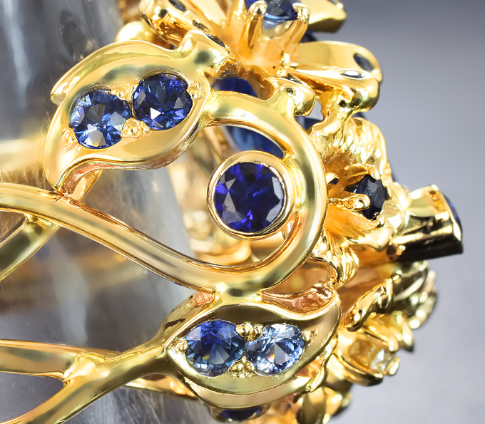 Кольцо с танзанитом 8,41 карата, синими сапфирами и бриллиантами