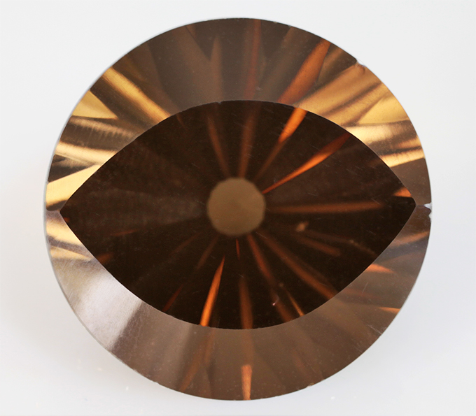 Дымчатый кварц лазерной огранки 12,43 карата