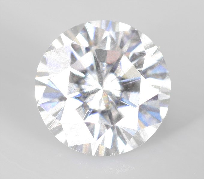 Бесцветный муассанит топовой огранки 0,72 карата
