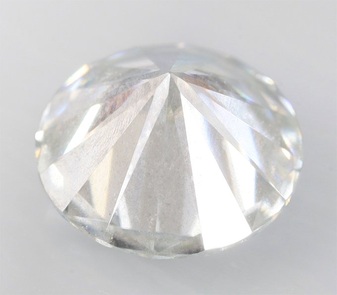Бесцветный муассанит топовой огранки 0,72 карата
