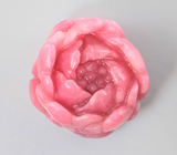 Редкий крупный резной родонит 21,82 карата