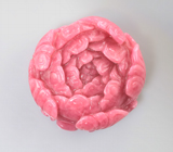 Редкий крупный резной родонит 43,61 карата