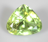 Яркий крупный перидот с включениями рутила 7,68 карата