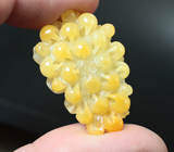 Крупный резной нефрит 49,04 карата