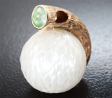 Кулон с крупной резной жемчужиной Edison 22,23 карата и мятно-зеленым цаворитом