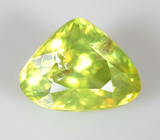 Желтовато-зеленый сфен 2,71 карата
