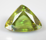 Крупный желтовато-зеленый сфен 6,81 карата