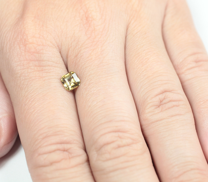 Желтый циркон 1,42 карата