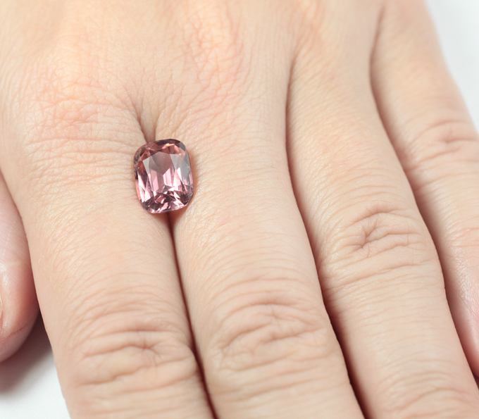 Open color grade! Розовато-пурпурный «неоновый» турмалин 3,31 карата